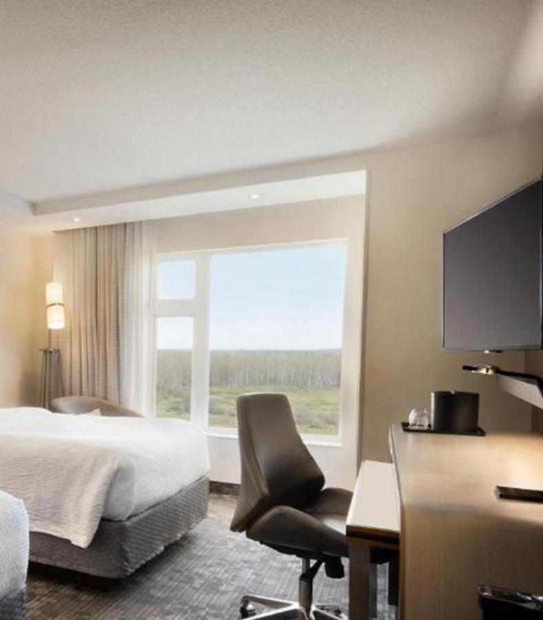 Hotel Dene & Conference Centre Cold Lake Bagian luar foto