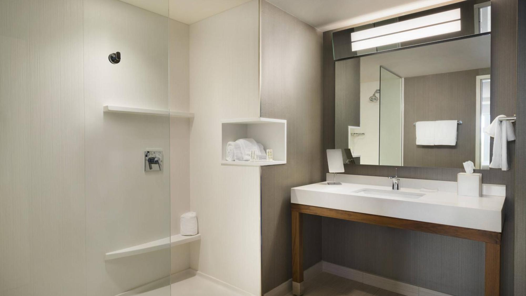 Hotel Dene & Conference Centre Cold Lake Bagian luar foto