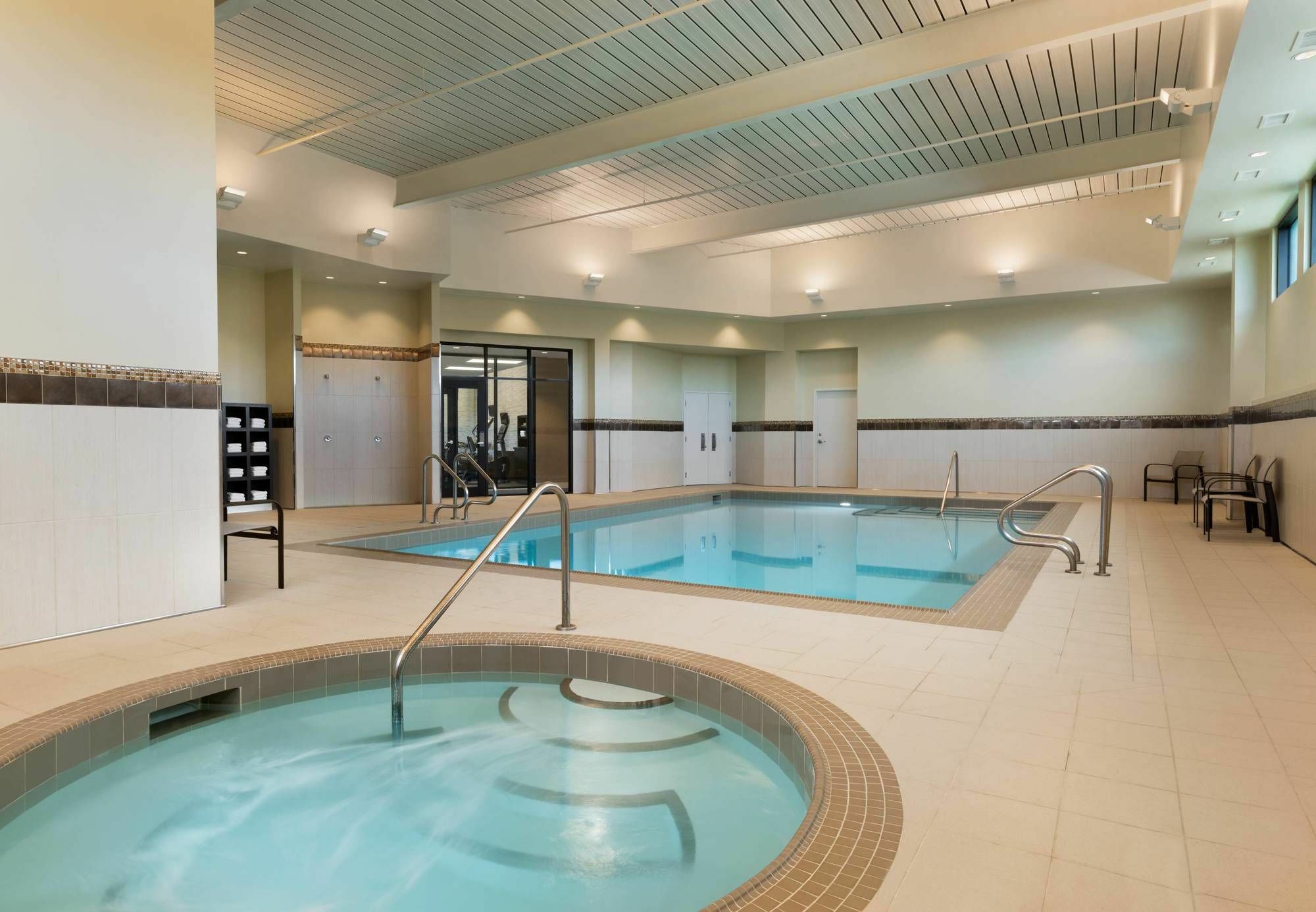 Hotel Dene & Conference Centre Cold Lake Bagian luar foto